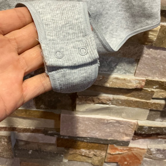 SKIMS Cotton Rib Long Sleeve Henley bodysuit - Picture 5 of 10